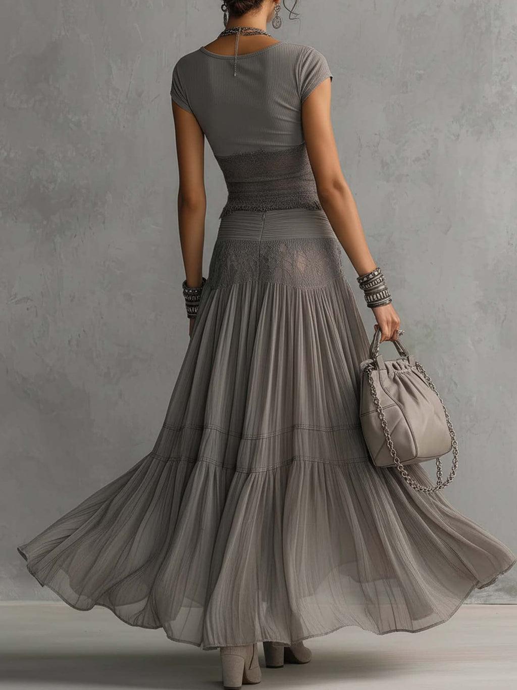 Conjunto Elena: Top con paneles de encaje y Falda Maxi Plisada