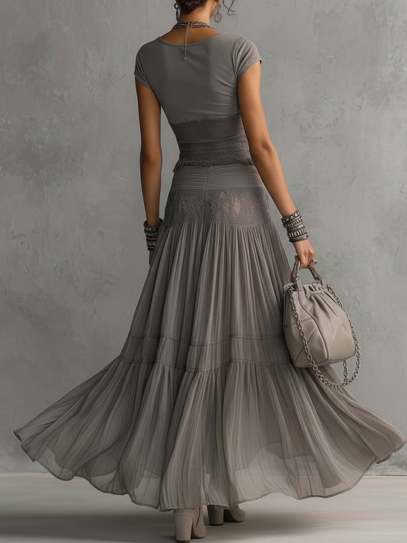 Conjunto Elena: Top con paneles de encaje y Falda Maxi Plisada