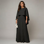 Ava™ | Vestido Maxi Plisado con Capa