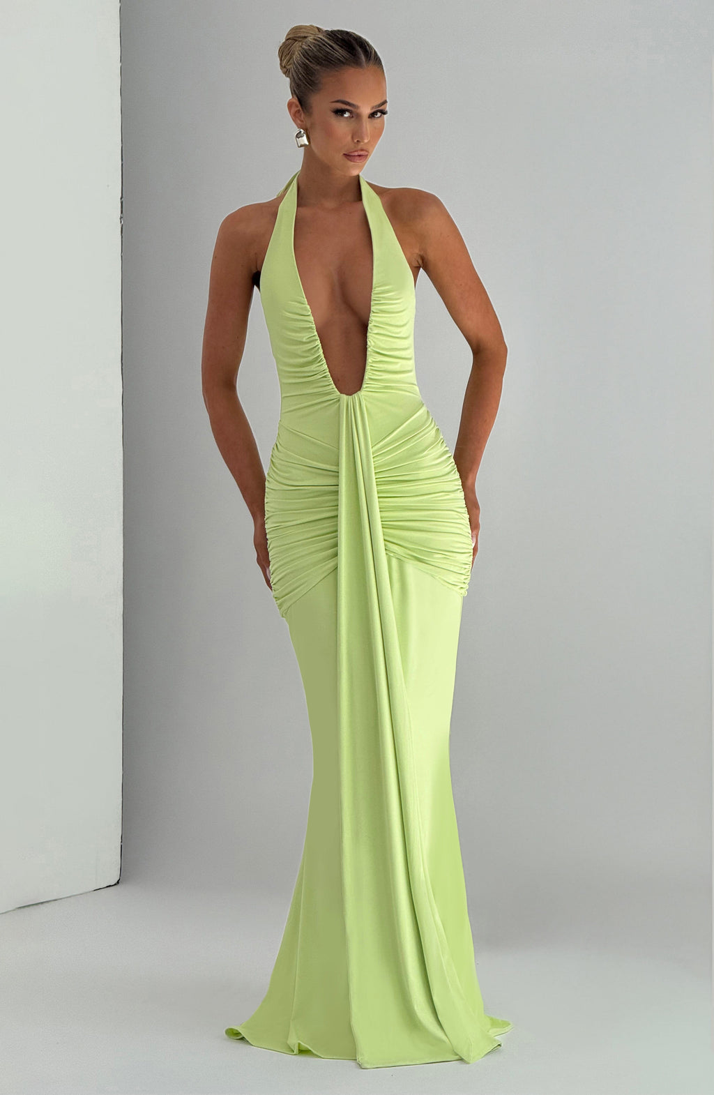 Artemis™ | Vestido premium con escote halter y drapeado escultural